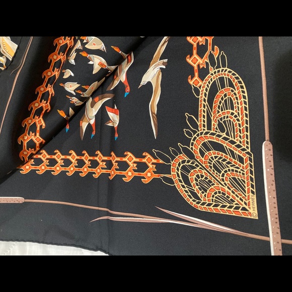Hermes Libres Comme L'Air Hermes silk scarf - Picture 3 of 16